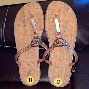 Michael kors flip flop